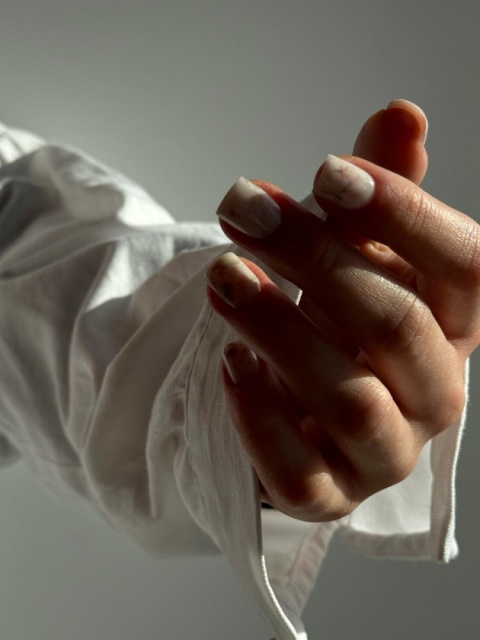 DA'23 COVER TOP 'SMOKE, 14 ml - półprzezroczysty top hybrydowy no wipe (biały)