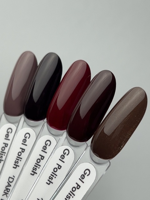 DA'23 GEL POLISH ‘DARK ELEGANCE, 8 ml – lakier hybrydowy (bardzo ciemny jagodowy)